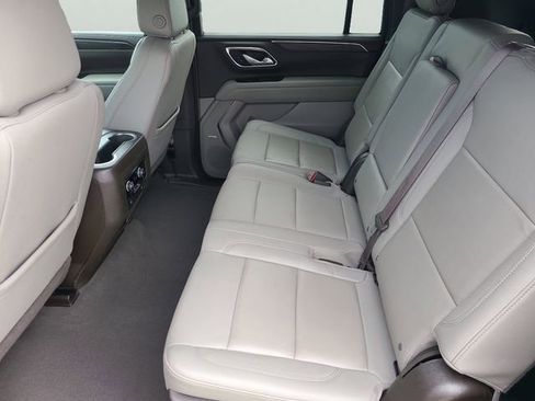 Used 2024 Chevrolet Suburban LT image 16