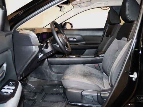 Used 2025 Nissan Kicks SV AWD/4WD image 28