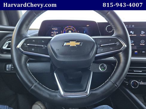 Used 2025 Chevrolet Traverse LT AWD/4WD image 16
