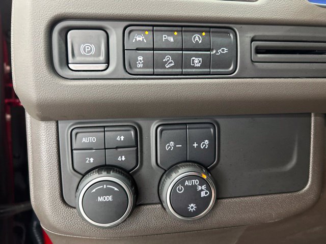 Used 2022 Chevrolet Tahoe Z71 w/ Luxury Package AWD/4WD image 16