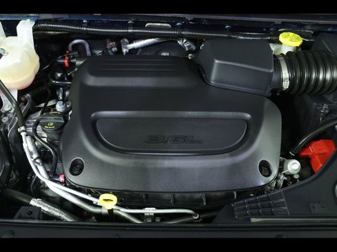 Used 2023 Chrysler Pacifica Touring-L image 13