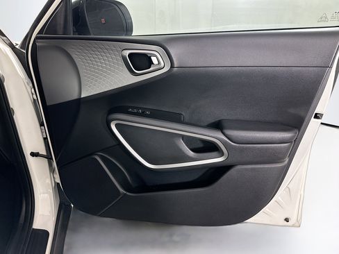 Used 2023 Kia Soul S FWD image 31
