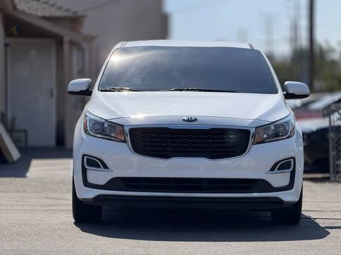 Used 2020 Kia Sedona LX FWD image 3