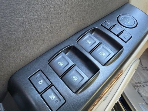 Used 2020 Chevrolet Suburban Premier image 10