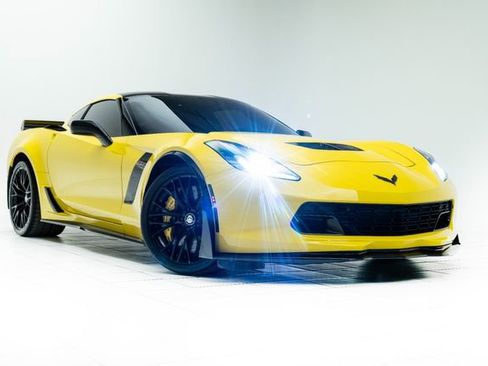 Used 2015 Chevrolet Corvette Z06 w/ 3LZ Preferred Equipment Group image 5