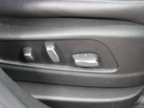 Used 2017 Cadillac XT5 Luxury image 26