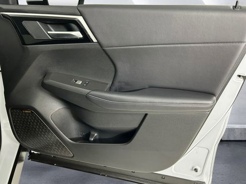 Used 2025 Mitsubishi Outlander SE image 15