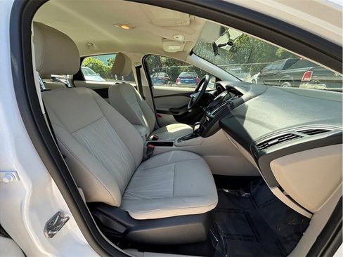 Used 2016 Ford Focus SE image 30