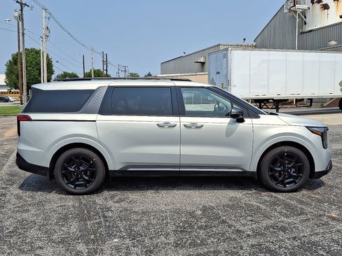 New 2025 Kia Carnival SX Prestige FWD image 8
