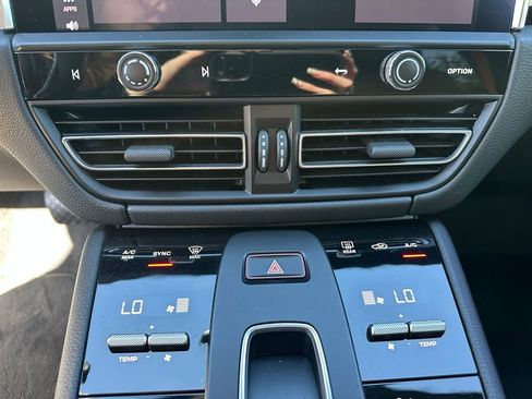 Used 2022 Porsche Macan S image 24