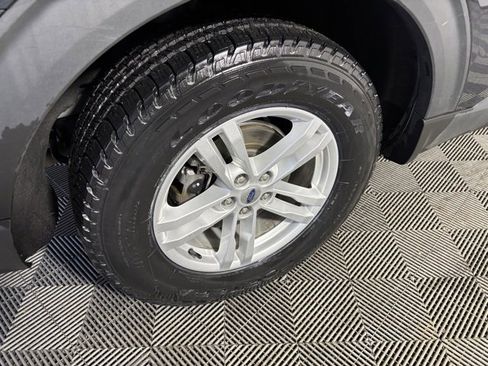 Used 2022 Ford Explorer XLT w/ Equipment Group 202A image 7