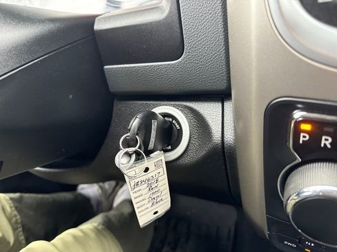 Used 2018 RAM 1500 Classic SLT image 29