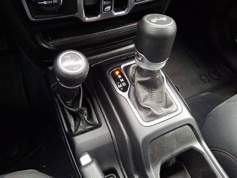 Used 2022 Jeep Wrangler Unlimited Sport AWD/4WD image 16