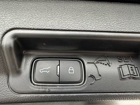 Used 2022 Ford Explorer Platinum w/ Technology Package image 16