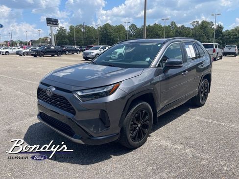 Used 2024 Toyota RAV4 SE w/ Convenience Package AWD/4WD image 3