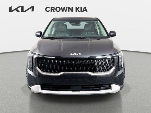 Used 2025 Kia Carnival FWD image 2