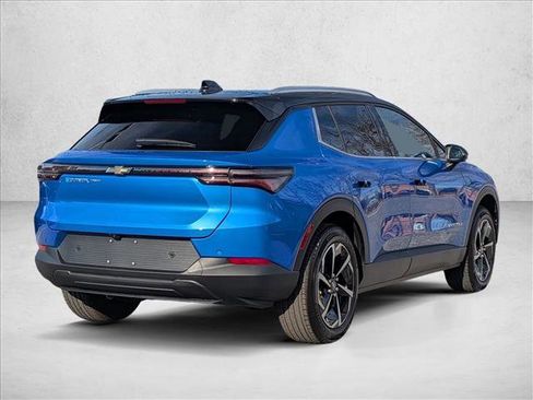 New 2026 Chevrolet Equinox EV LT image 2