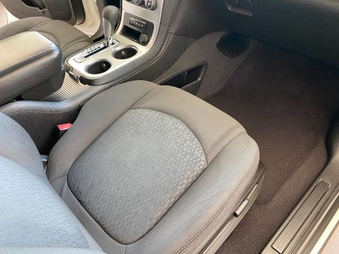 Used 2010 GMC Acadia SL w/ Preferred Package image 37