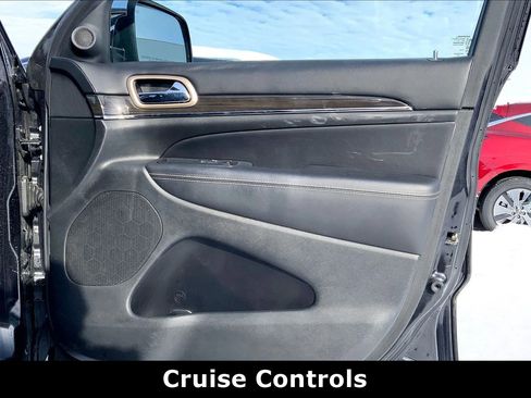 Used 2015 Jeep Grand Cherokee Overland image 25