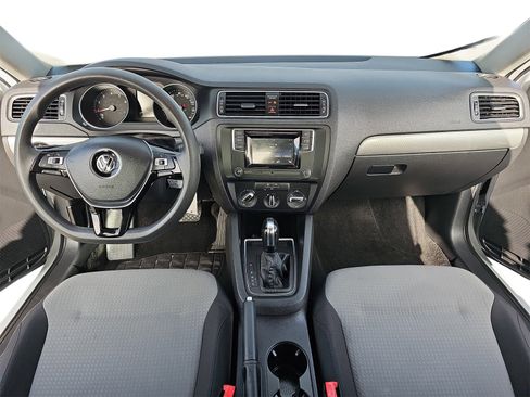 Used 2017 Volkswagen Jetta S image 9