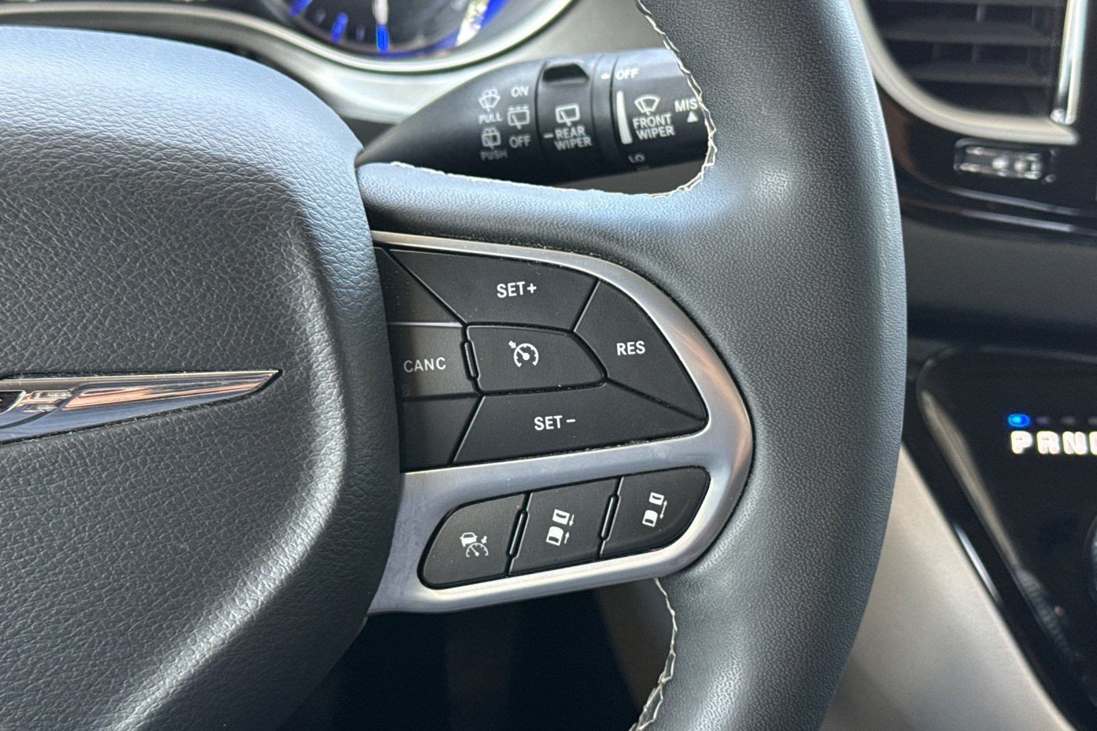 Used 2023 Chrysler Pacifica Touring-L FWD image 36