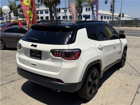 Used 2019 Jeep Compass Latitude FWD image 60