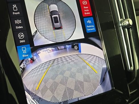 Used 2024 Volvo XC40 B5 Ultimate w/ Climate Package image 31