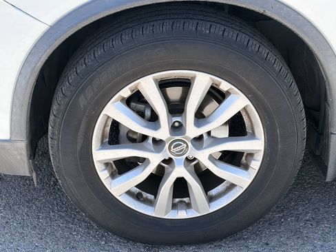 Used 2018 Nissan Rogue SV FWD image 5