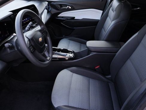 Used 2025 Chevrolet Trax LT FWD image 39