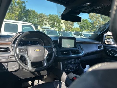 Used 2023 Chevrolet Suburban Premier image 8