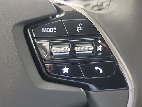 Used 2025 Kia Niro EX image 24
