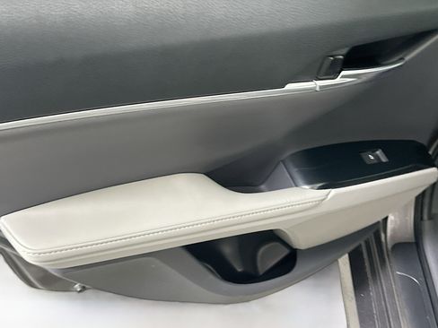 Used 2020 Toyota Camry XLE image 25