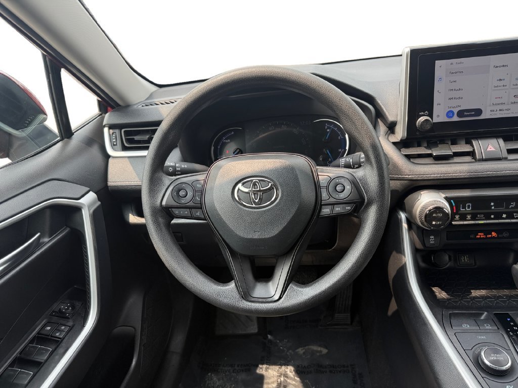 Used 2025 Toyota RAV4 XLE AWD/4WD image 12