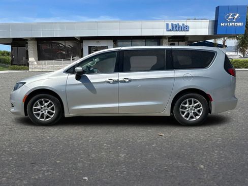Used 2023 Chrysler Voyager LX FWD image 6