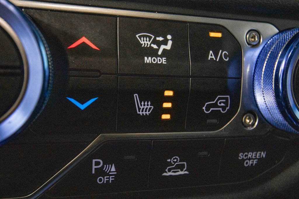 Used 2024 Jeep Gladiator Rubicon w/ Technology Group AWD/4WD image 29