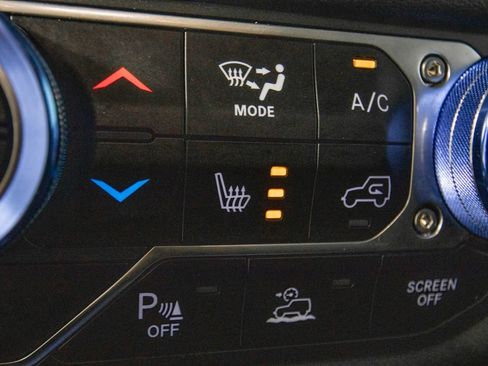 Used 2024 Jeep Gladiator Rubicon w/ Technology Group AWD/4WD image 29