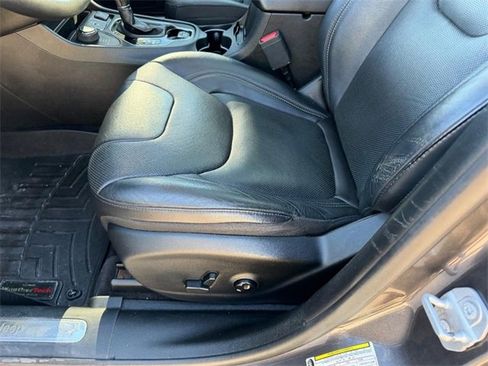 Used 2019 Jeep Cherokee Overland w/ Technology Group image 20