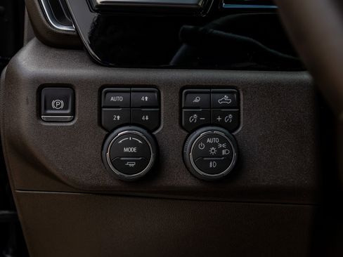 Used 2026 Chevrolet Silverado 2500 LTZ w/ LTZ Plus Package image 21