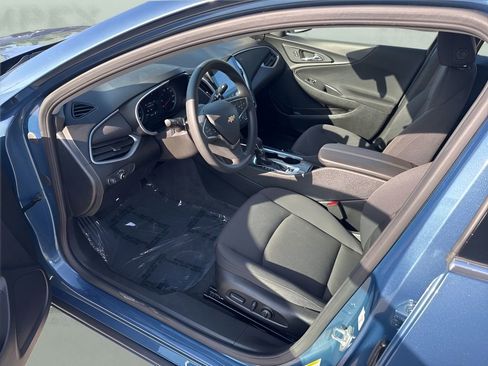Used 2025 Chevrolet Malibu LT FWD image 9