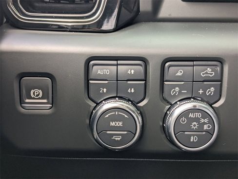 Used 2024 GMC Sierra 2500 AT4 w/ AT4 Premium Plus Package image 25