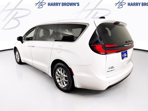 Used 2023 Chrysler Pacifica Touring-L FWD image 29