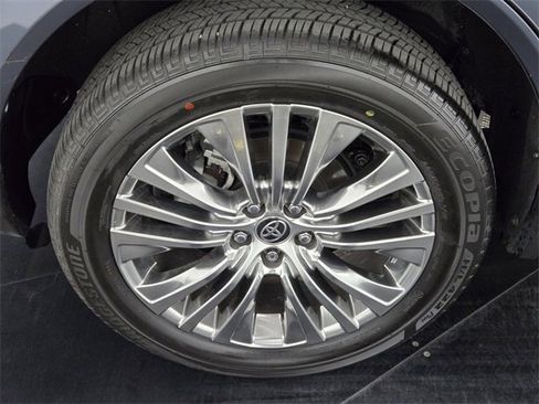 Used 2024 Toyota Venza Limited image 10