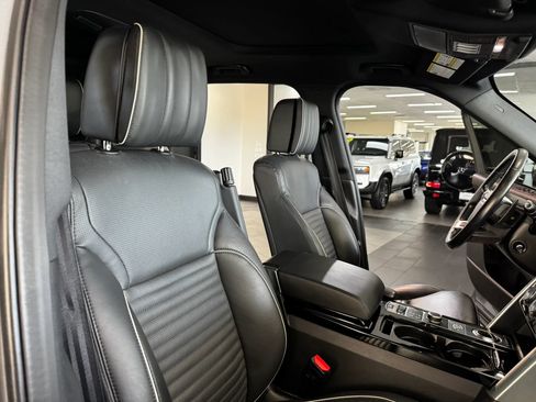 Used 2018 Land Rover Discovery HSE Luxury AWD/4WD image 13