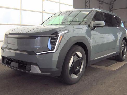 Certified 2024 Kia EV9 Wind AWD/4WD image 3