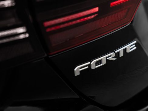 Used 2023 Kia Forte GT-Line w/ GT-Line Technology Package FWD image 7