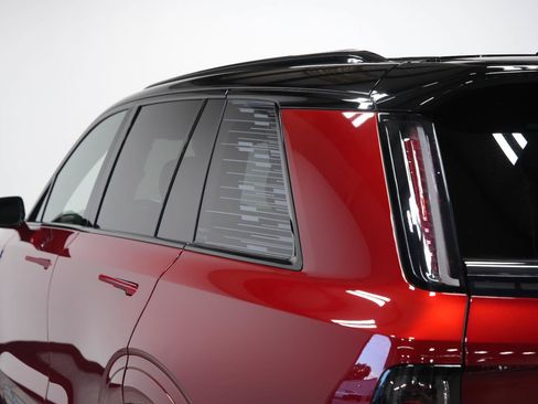 Used 2026 Cadillac Vistiq Platinum w/ LPO, Floor Liner Package AWD/4WD image 9