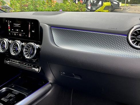 Used 2025 Mercedes-Benz GLA 250 4MATIC image 16