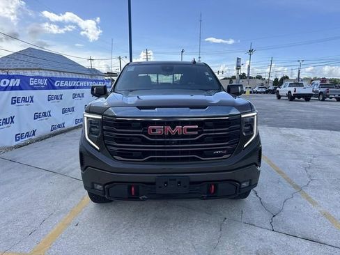 Used 2023 GMC Sierra 1500 AT4 w/ Technology Package AWD/4WD image 4
