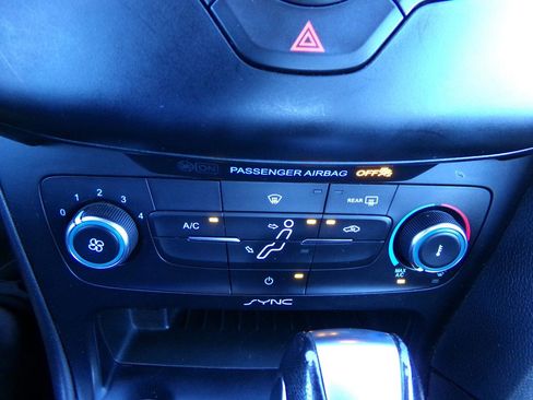 Used 2016 Ford Focus SE FWD image 19