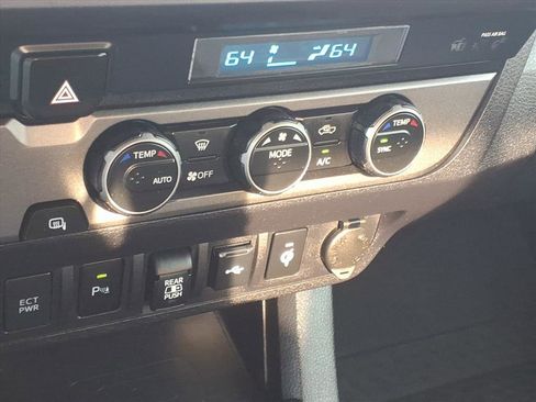 Certified 2022 Toyota Tacoma TRD Sport w/ Technology Package image 18